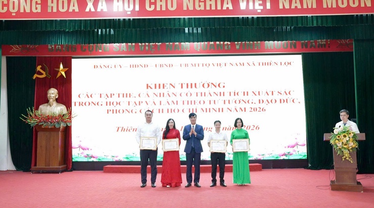 Đảng bộ xã Thiên Lộc tổ chức Lễ kỷ niệm 136 năm ngày sinh Chủ tịch Hồ Chí Minh; trao tặng Huy hiệu Đảng đợt 19/5/2026- Ảnh 13.
