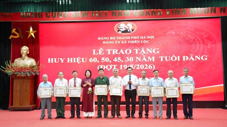 Đảng bộ xã Thiên Lộc tổ chức Lễ kỷ niệm 136 năm ngày sinh Chủ tịch Hồ Chí Minh; trao tặng Huy hiệu Đảng đợt 19/5/2026- Ảnh 7.