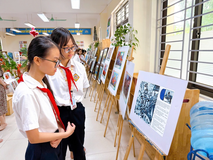 Trường THCS Tân Triều: Ấn tượng triển lãm tranh “Dòng chảy sắc màu”- Ảnh 19.