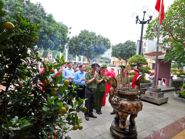Phường Việt Hưng tổ chức Lễ dâng hương Chủ tịch Hồ Chí Minh nhân kỷ niệm 136 năm Ngày sinh của Người- Ảnh 5.
