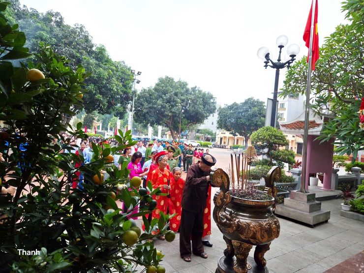 Phường Việt Hưng tổ chức Lễ dâng hương Chủ tịch Hồ Chí Minh nhân kỷ niệm 136 năm Ngày sinh của Người- Ảnh 6.