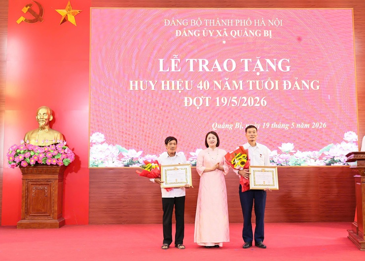 Đảng ủy xã Quảng Bị tổ chức Lễ trao tặng Huy hiệu Đảng đợt 19/5- Ảnh 9.