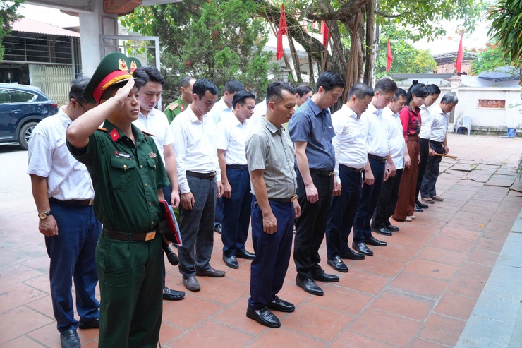 DÂN HOÀ: DÂNG HƯƠNG KỶ NIỆM 136 NĂM NGÀY SINH CHỦ TỊCH HỒ CHÍ MINH (19/5/1890 - 19/5/2026)- Ảnh 1.
