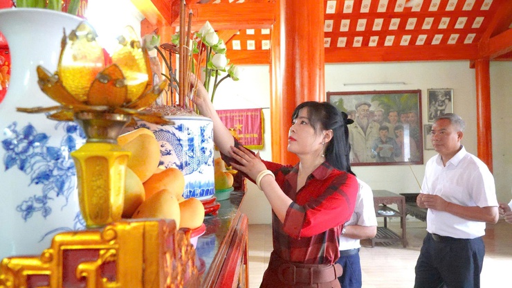 DÂN HOÀ: DÂNG HƯƠNG KỶ NIỆM 136 NĂM NGÀY SINH CHỦ TỊCH HỒ CHÍ MINH (19/5/1890 - 19/5/2026)- Ảnh 9.