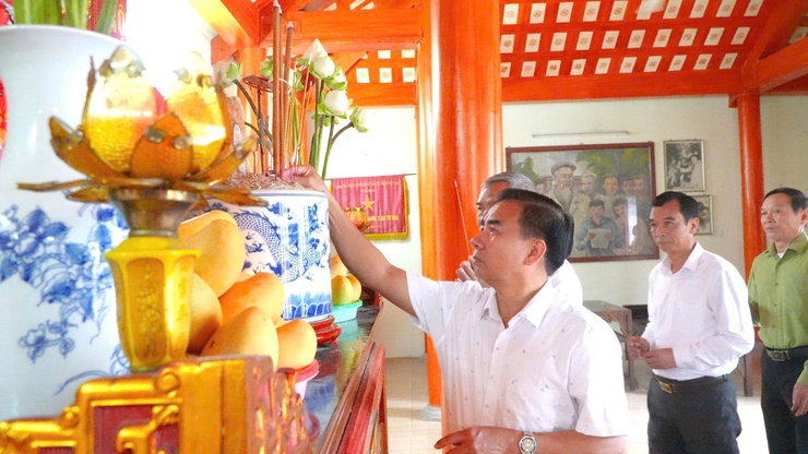 DÂN HOÀ: DÂNG HƯƠNG KỶ NIỆM 136 NĂM NGÀY SINH CHỦ TỊCH HỒ CHÍ MINH (19/5/1890 - 19/5/2026)- Ảnh 8.