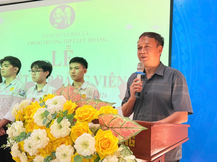 09 học sinh Trường THPT Lưu Hoàng vinh dự được kết nạp Đảng đúng dịp kỷ niệm 136 năm Ngày sinh Chủ tịch Hồ Chí Minh- Ảnh 3.