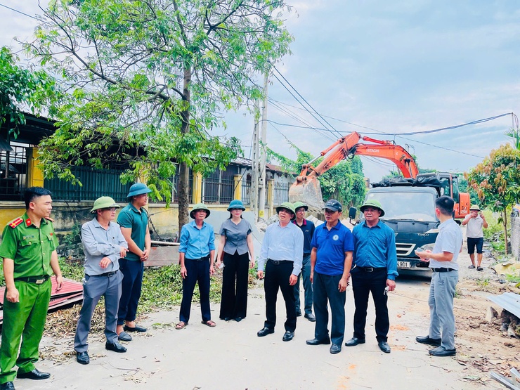 Phúc Thọ quyết liệt hỗ trợ tháo dỡ công trình vi phạm trên đất nông nghiệp, đất thủy lợi và hành lang công trình thủy lợi- Ảnh 1.