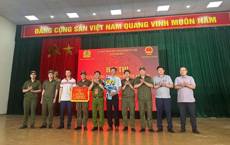 Đông Ngạc đạt giải Nhất tại Hội thi “Lực lượng tham gia bảo vệ an ninh, trật tự cơ sở giỏi cụm thi số 4 thành phố Hà Nội”- Ảnh 1.