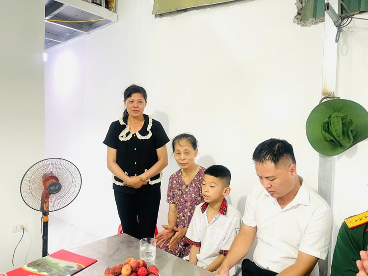 Phúc Lộc: Trao "Nhà khăn quàng đỏ" – tiếp thêm động lực cho thiếu nhi vượt khó- Ảnh 6.