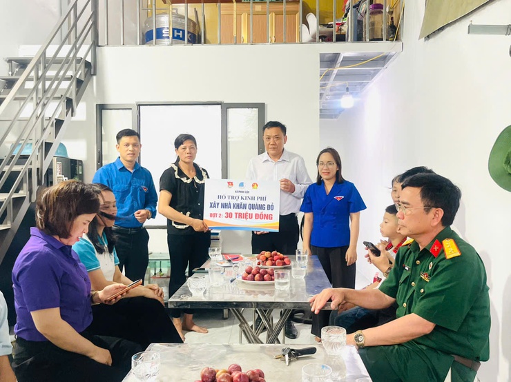 Phúc Lộc: Trao "Nhà khăn quàng đỏ" – tiếp thêm động lực cho thiếu nhi vượt khó- Ảnh 4.