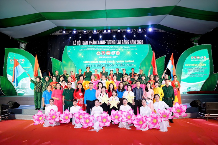 ỦY BAN MẶT TRẬN TỔ QUỐC VIỆT NAM PHƯỜNG CẦU GIẤY TỔ CHỨC LIÊN HOAN NGHỆ THUẬT QUẦN CHÚNG "ĐẤT NƯỚC TRỌN NIỀM VUI"- Ảnh 7.