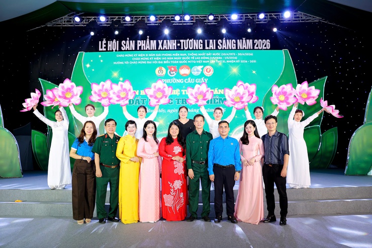 ỦY BAN MẶT TRẬN TỔ QUỐC VIỆT NAM PHƯỜNG CẦU GIẤY TỔ CHỨC LIÊN HOAN NGHỆ THUẬT QUẦN CHÚNG "ĐẤT NƯỚC TRỌN NIỀM VUI"- Ảnh 6.