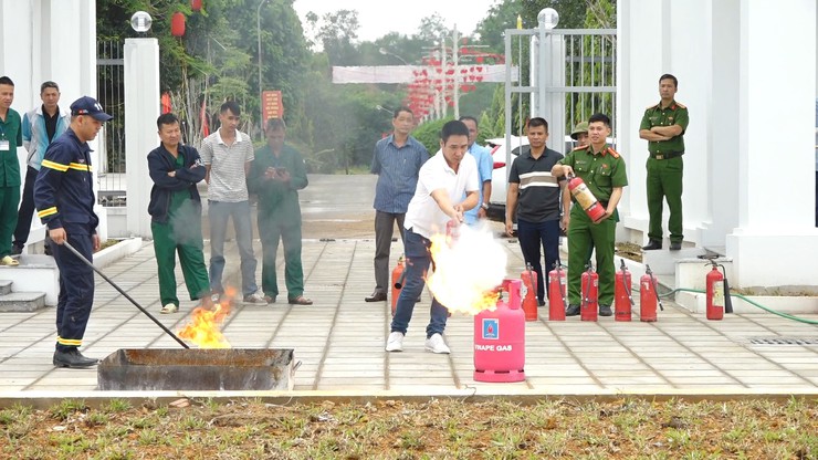 Công đoàn xã Vật Lại tập huấn công tác PCCC&CNCH cho Công đoàn viên- Ảnh 5.