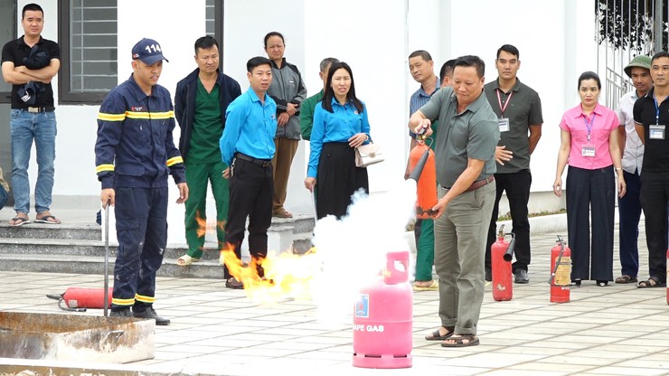 Công đoàn xã Vật Lại tập huấn công tác PCCC&CNCH cho Công đoàn viên- Ảnh 8.