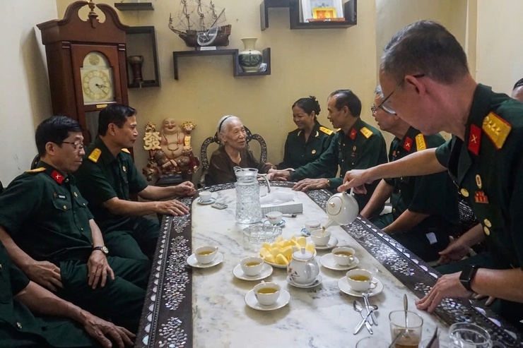 Chi hội Cựu chiến binh Tổ dân phố Đống 2, phường Đông Ngạc tổ chức hoạt động đền ơn, đáp nghĩa- Ảnh 4.