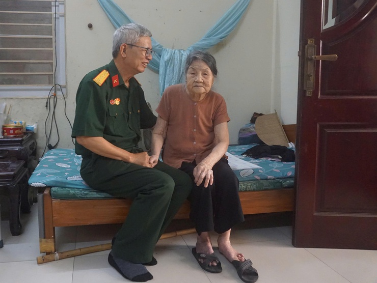 Chi hội Cựu chiến binh Tổ dân phố Đống 2, phường Đông Ngạc tổ chức hoạt động đền ơn, đáp nghĩa- Ảnh 3.