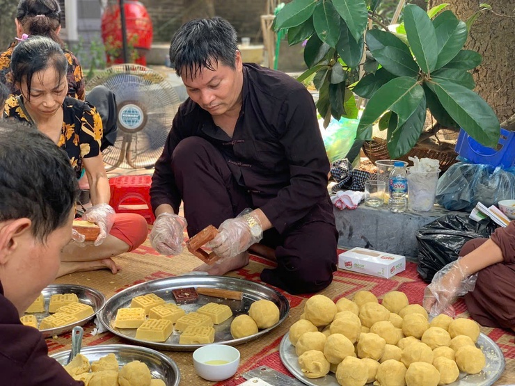 Hội thi nấu chè kho Lễ hội Đình Chèm (phường Đông Ngạc - Hà Nội) nét đẹp văn hóa cần được giữ gìn, bảo tồn và trao truyền cho muôn đời sau- Ảnh 2.