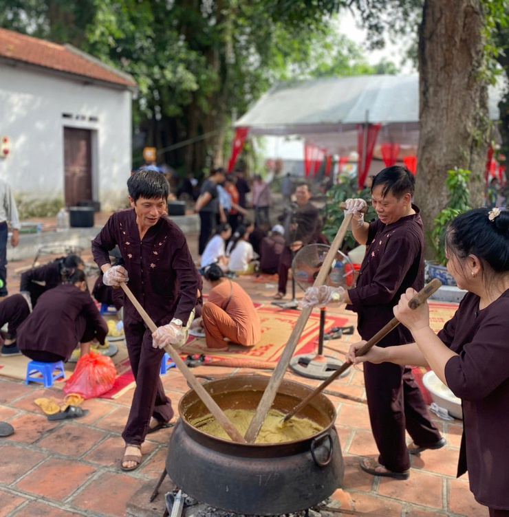Hội thi nấu chè kho Lễ hội Đình Chèm (phường Đông Ngạc - Hà Nội) nét đẹp văn hóa cần được giữ gìn, bảo tồn và trao truyền cho muôn đời sau- Ảnh 1.