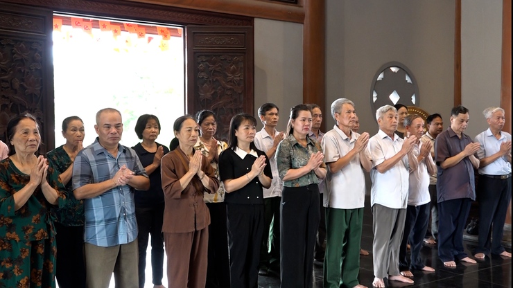 Đoàn đại biểu lãnh đạo Đảng uỷ - HĐND – UBND – UB MTTQ xã Mỹ Đức dâng hương Nhà lưu niệm Bác Hồ nhân kỷ niệm 136 năm Ngày sinh Chủ tịch Hồ Chí Minh- Ảnh 11.