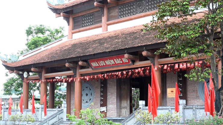 Đoàn đại biểu lãnh đạo Đảng uỷ - HĐND – UBND – UB MTTQ xã Mỹ Đức dâng hương Nhà lưu niệm Bác Hồ nhân kỷ niệm 136 năm Ngày sinh Chủ tịch Hồ Chí Minh- Ảnh 9.