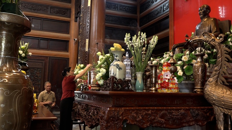 Đoàn đại biểu lãnh đạo Đảng uỷ - HĐND – UBND – UB MTTQ xã Mỹ Đức dâng hương Nhà lưu niệm Bác Hồ nhân kỷ niệm 136 năm Ngày sinh Chủ tịch Hồ Chí Minh- Ảnh 6.