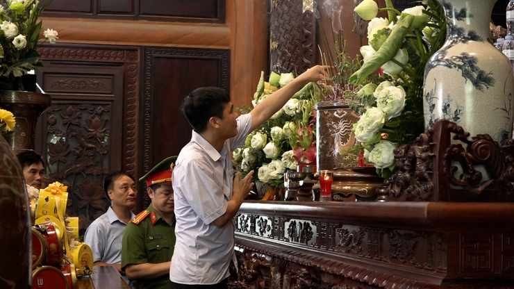 Đoàn đại biểu lãnh đạo Đảng uỷ - HĐND – UBND – UB MTTQ xã Mỹ Đức dâng hương Nhà lưu niệm Bác Hồ nhân kỷ niệm 136 năm Ngày sinh Chủ tịch Hồ Chí Minh- Ảnh 8.