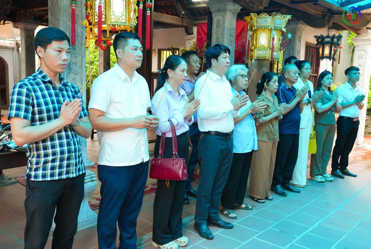 Lãnh đạo Khu di tích lịch sử Đền Hùng dâng hương tại đình làng Ngô Sài nhân lễ sinh thần Công chúa Ả Lã Nương Đề- Ảnh 2.