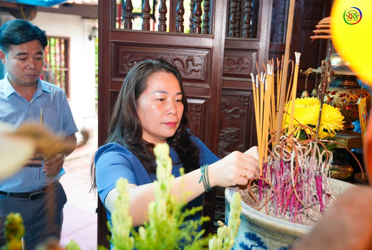Lãnh đạo Khu di tích lịch sử Đền Hùng dâng hương tại đình làng Ngô Sài nhân lễ sinh thần Công chúa Ả Lã Nương Đề- Ảnh 4.