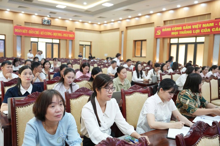 Xã Quảng Oai tổ chức tập huấn sử dụng hệ thống "HanoiWork", thúc đẩy xây dựng chính quyền số- Ảnh 5.