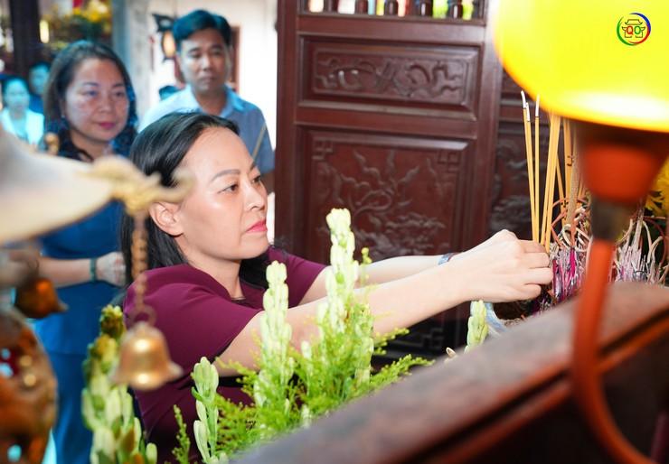 Lãnh đạo Khu di tích lịch sử Đền Hùng dâng hương tại đình làng Ngô Sài nhân lễ sinh thần Công chúa Ả Lã Nương Đề- Ảnh 6.