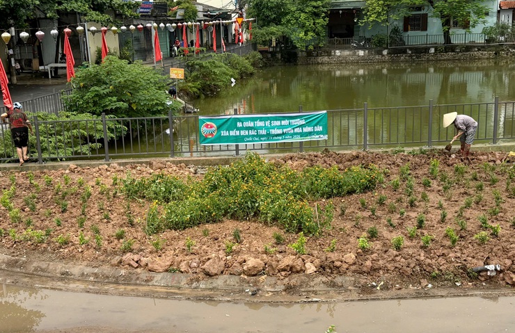 Hội Nông dân xã Quốc Oai xã hội hóa biến điểm đen rác thải thành vườn hoa- Ảnh 3.