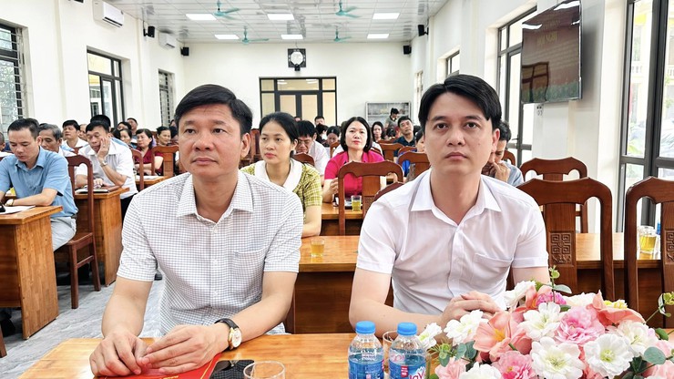 ĐẢNG ỦY XÃ HÒA XÁ TỔ CHỨC HỘI NGHỊ QUÁN TRIỆT, TRIỂN KHAI CHỈ THỊ 09-CT/TU VÀ QUY ĐỊNH SỐ 11-QĐ/TU CỦA THÀNH ỦY HÀ NỘI- Ảnh 1.
