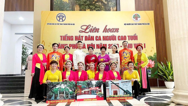 NGƯỜI CAO TUỔI PHƯỜNG LÁNG TỎA SÁNG TẠI LIÊN HOAN “TIẾNG HÁT DÂN CA NGƯỜI CAO TUỔI THÀNH PHỐ HÀ NỘI”- Ảnh 1.