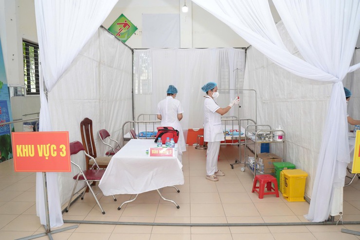 PHƯỜNG LÁNG TỔ CHỨC THÀNH CÔNG DIỄN TẬP XỬ LÝ TÌNH HUỐNG NGỘ ĐỘC THỰC PHẨM NHIỀU NGƯỜI MẮC TẠI TRƯỜNG HỌC- Ảnh 3.