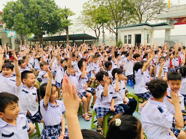 TUYÊN TRUYỀN PHÒNG CHÁY CHỮA CHÁY VÀ CỨU NẠN, CỨU HỘ TẠI TRƯỜNG TIỂU HỌC HỒ TÙNG MẬU- Ảnh 2.