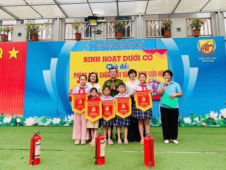 TUYÊN TRUYỀN PHÒNG CHÁY CHỮA CHÁY VÀ CỨU NẠN, CỨU HỘ TẠI TRƯỜNG TIỂU HỌC HỒ TÙNG MẬU- Ảnh 3.