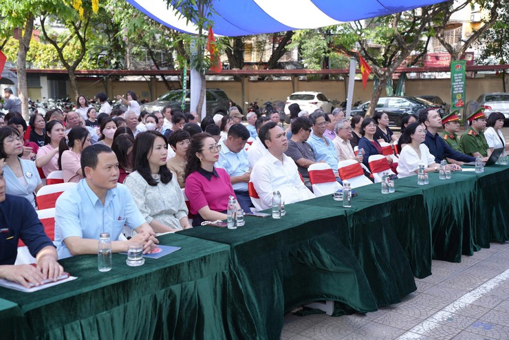 PHƯỜNG LÁNG TỔ CHỨC THÀNH CÔNG DIỄN TẬP XỬ LÝ TÌNH HUỐNG NGỘ ĐỘC THỰC PHẨM NHIỀU NGƯỜI MẮC TẠI TRƯỜNG HỌC- Ảnh 1.