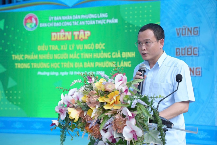 PHƯỜNG LÁNG TỔ CHỨC THÀNH CÔNG DIỄN TẬP XỬ LÝ TÌNH HUỐNG NGỘ ĐỘC THỰC PHẨM NHIỀU NGƯỜI MẮC TẠI TRƯỜNG HỌC- Ảnh 6.
