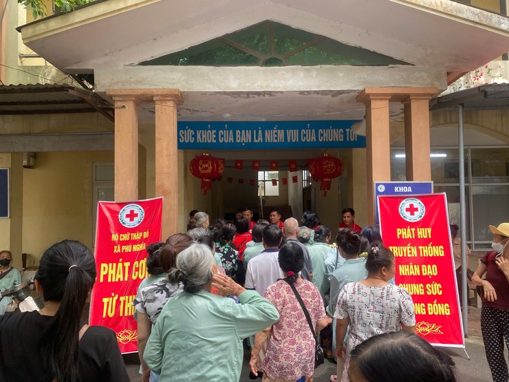 Hội Chữ thập đỏ xã Phú Nghĩa: Lan tỏa yêu thương từ những suất cơm nghĩa tình- Ảnh 1.