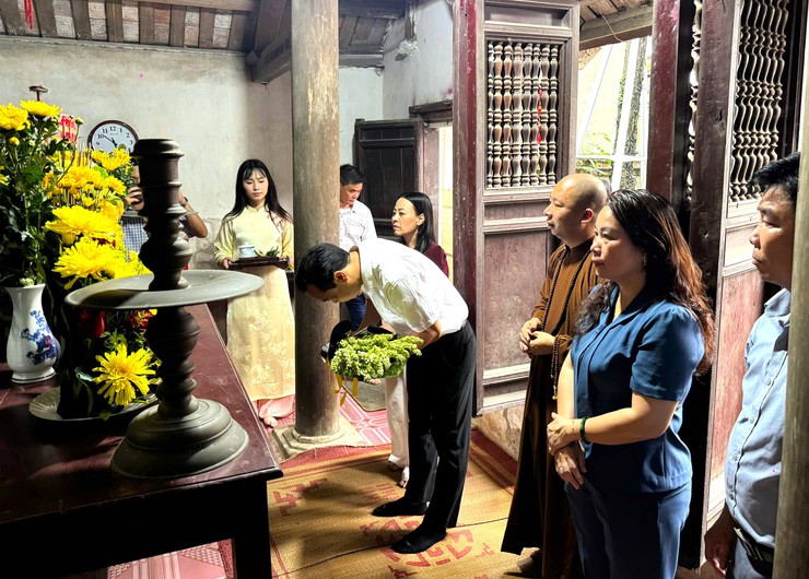 Lãnh đạo Khu di tích lịch sử Đền Hùng dâng hương tại đình làng Ngô Sài nhân lễ sinh thần Công chúa Ả Lã Nương Đề- Ảnh 8.