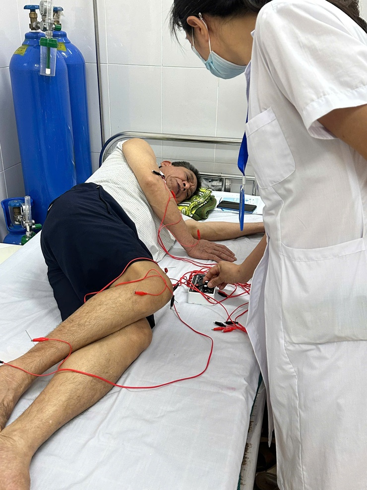 TRẠM Y TẾ PHƯỜNG VĨNH TUY
ĐẨY MẠNH KHÁM, CHỮA BỆNH BẰNG Y HỌC CỔ TRUYỀN SAU BA NGÀY TRIỂN KHAI THỰC HIỆN
- Ảnh 3.
