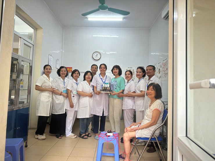 TRẠM Y TẾ PHƯỜNG VĨNH TUY
ĐẨY MẠNH KHÁM, CHỮA BỆNH BẰNG Y HỌC CỔ TRUYỀN SAU BA NGÀY TRIỂN KHAI THỰC HIỆN
- Ảnh 4.