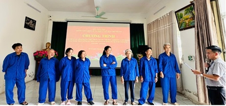 Trung tâm Công tác xã hội và Quỹ Bảo trợ trẻ em Hà Nội tổ chức nhiều hoạt động ý nghĩa kỷ niệm 136 năm Ngày sinh Chủ tịch Hồ Chí Minh- Ảnh 2.