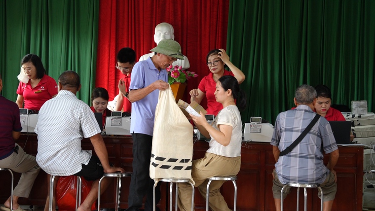 Xã Thanh Oai chi trả hơn 374 tỷ đồng cho các hộ dân có đất thu hồi tại thôn Động Giã (đợt 2)- Ảnh 2.