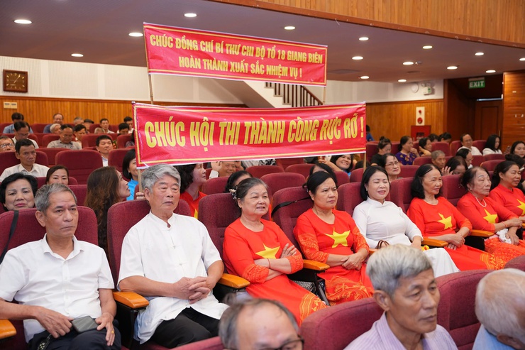 Phường Việt Hưng tổ chức thành công Chung khảo Hội thi Báo cáo viên, tuyên truyền viên giỏi năm 2026- Ảnh 6.