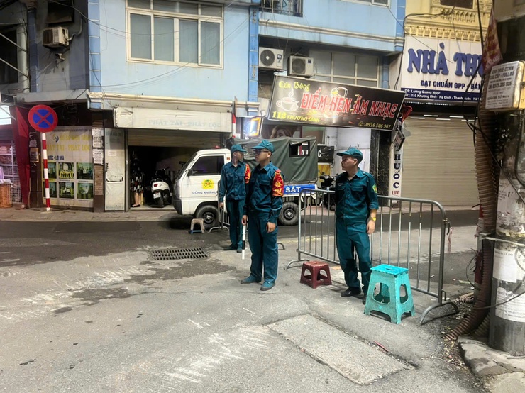 Dân quân phường Khương Đình tích cực đồng hành cùng Nhân dân- Ảnh 1.