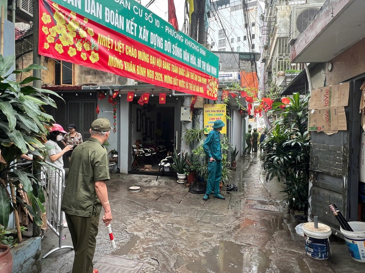 Dân quân phường Khương Đình tích cực đồng hành cùng Nhân dân- Ảnh 2.