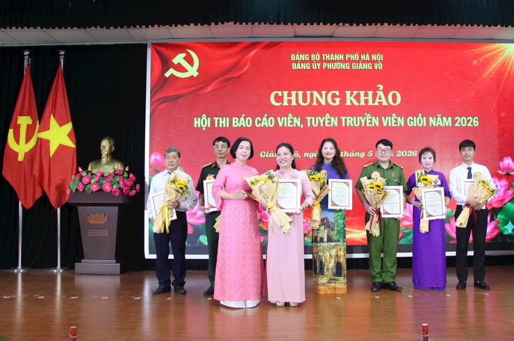 Chung khảo Hội thi “Báo cáo viên, tuyên truyền viên giỏi” phường Giảng Võ năm 2026 

- Ảnh 7.