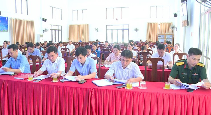 UBND xã Phúc Lộc tổ chức hội nghị giao ban công tác vệ sinh môi trường, quản lý trật tự xây dựng, trật tự đô thị và quản lý đất đai- Ảnh 12.