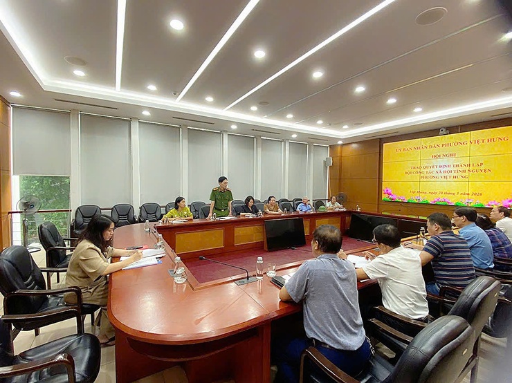 PHƯỜNG VIỆT HƯNG TỔ CHỨC HỘI NGHỊ TRAO QUYẾT ĐỊNH THÀNH LẬP ĐỘI CÔNG TÁC XÃ HỘI TÌNH NGUYỆN PHƯỜNG- Ảnh 3.